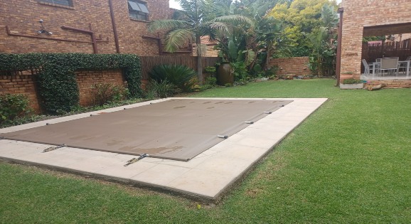 PVC Solid Swimming Pool Safety Covers With Aluminium Poles